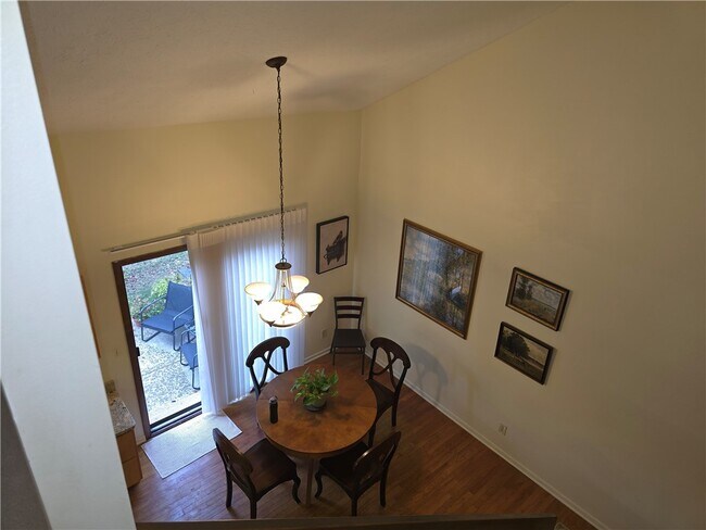 Building Photo - 26 Treetop Dr