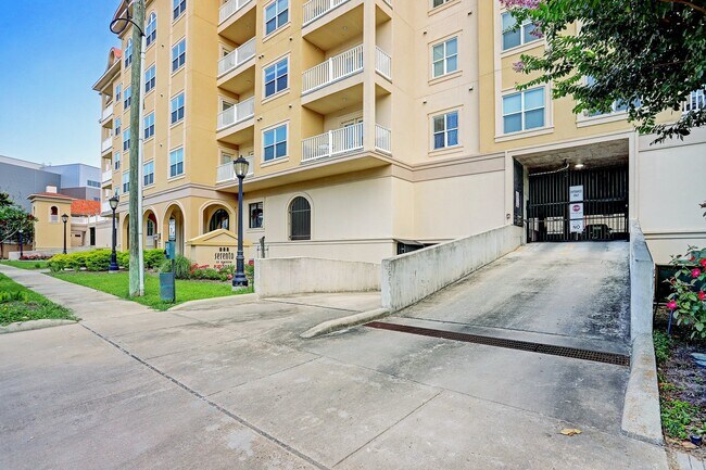 Building Photo - 2203 Dorrington St