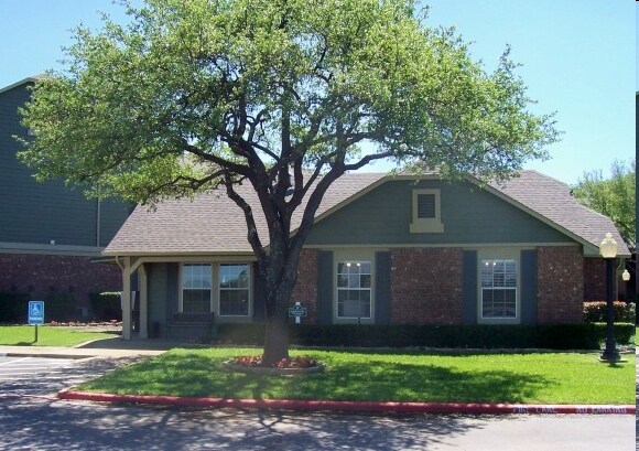 Building Photo - Arbors Of Corsicana