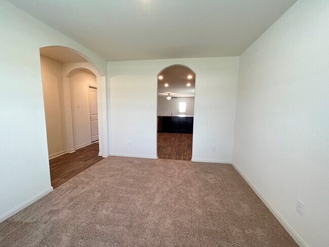 Building Photo - 313 Cres Park Dr