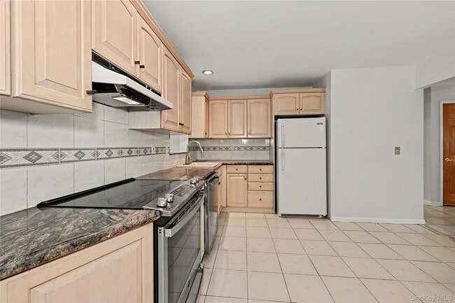 Building Photo - 568 Manville Rd