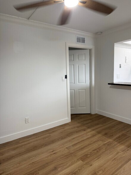 Building Photo - 1014 Salzedo St