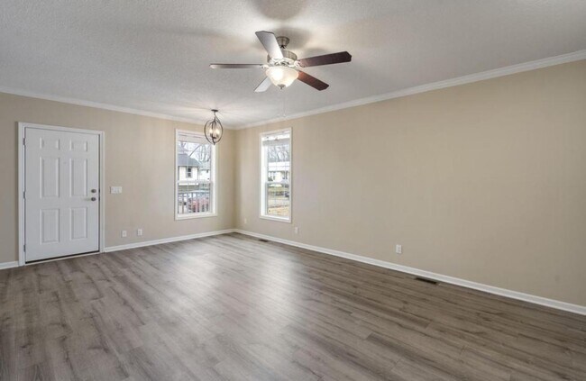 Building Photo - 2000 Huff Pl