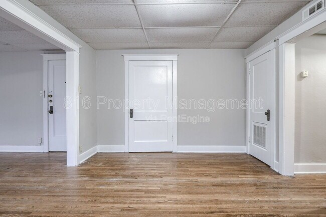 Building Photo - 513 Prospect Ave