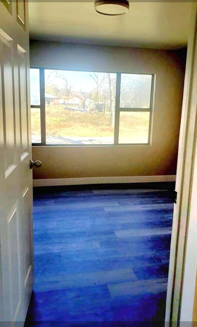 Building Photo - 246 Creekside Dr
