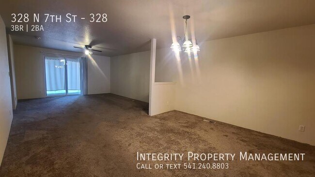 Building Photo - 328 N 7th St