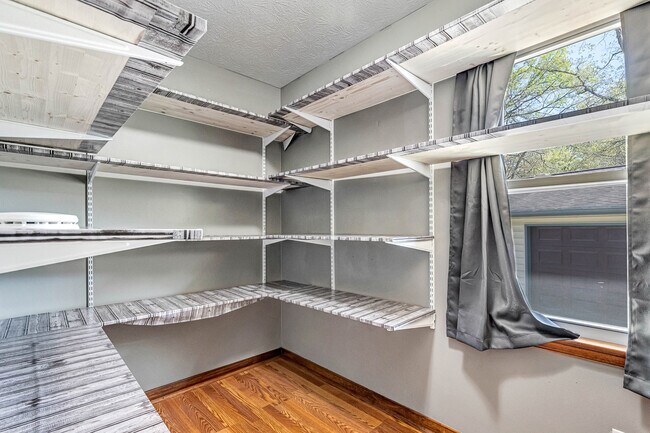 Building Photo - 421 Evanrude Ln