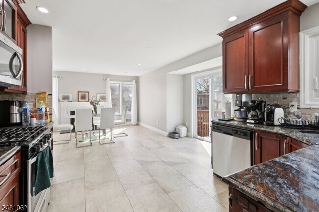 Building Photo - 210 Clarken Dr