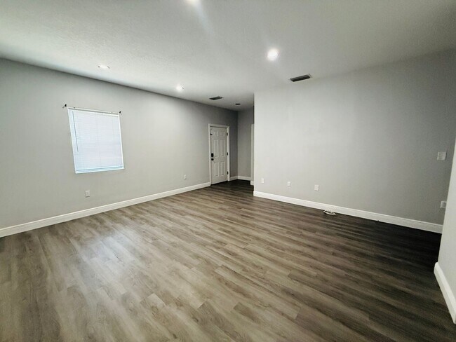 Building Photo - 4203 E Yukon St
