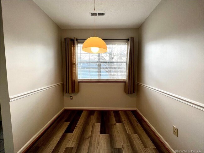 Building Photo - 408 Water Course Row