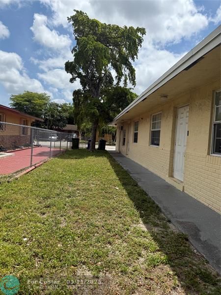 Building Photo - 2751 NW 14th Ct