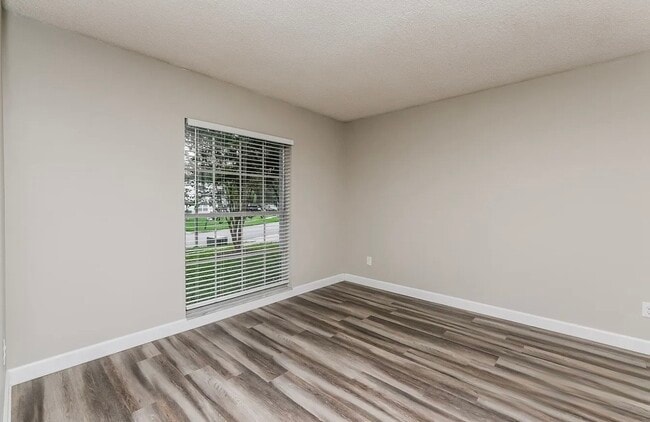 Building Photo - 3684 Woodhill Dr