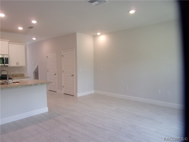 Building Photo - 215 Bittern Lp