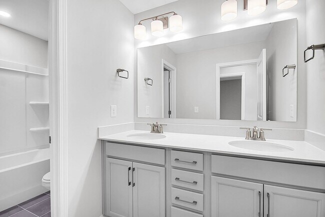Building Photo - 482 Green Fern Dr