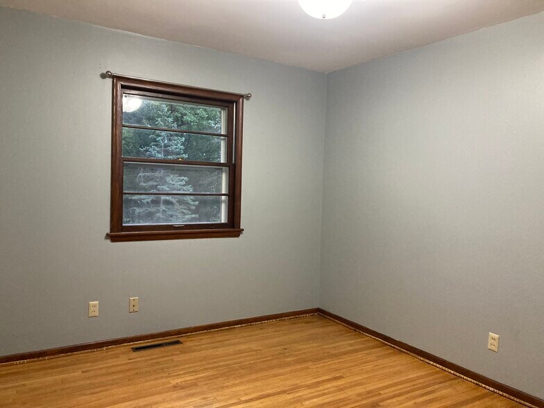 3080A Bedroom 2 - 3080 Perrot Ave S