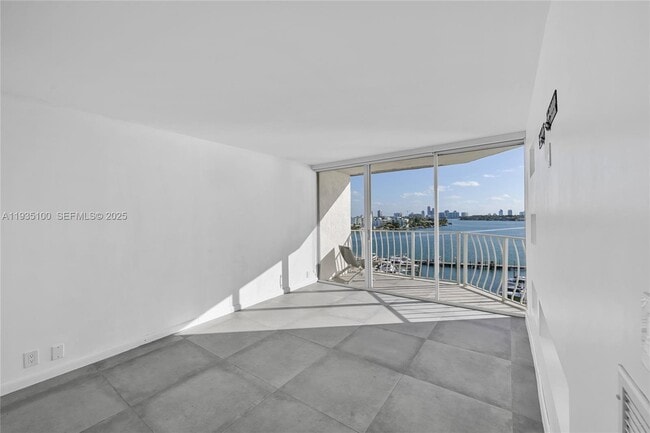 Building Photo - 7601 E Treasure Dr