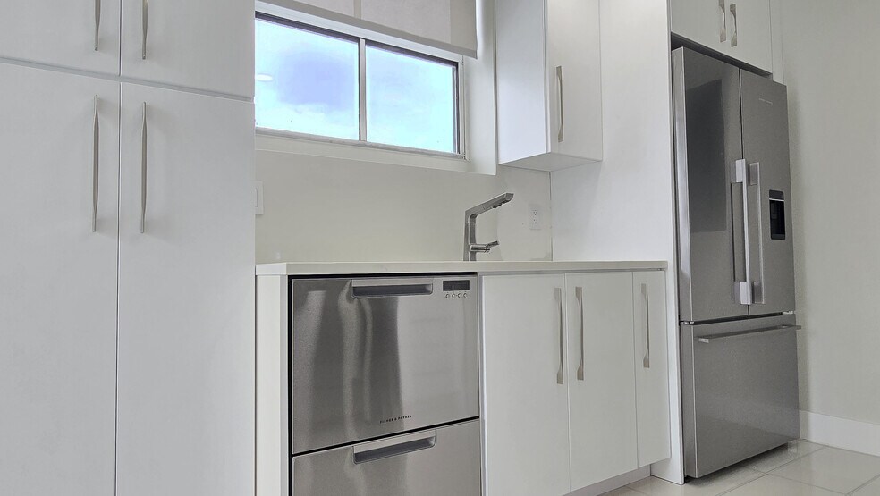 Building Photo - 255 Evernia St