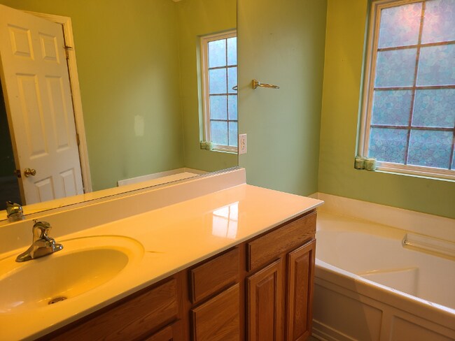 Building Photo - 107 Queensberry Ct