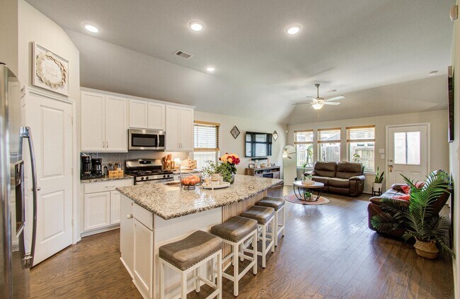 Building Photo - 32038 Quail Terrace Ln