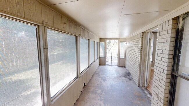 Building Photo - 519 Myra Lou Ave