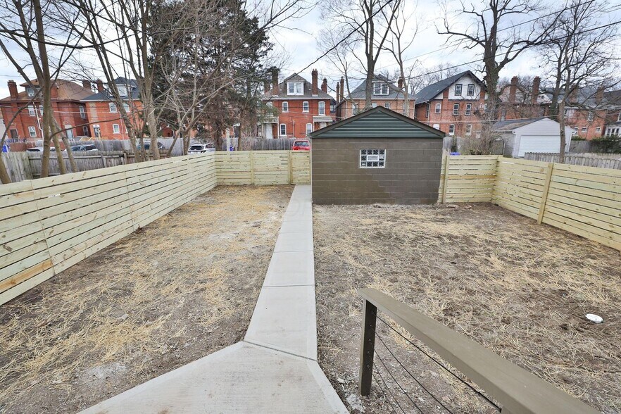 Building Photo - 423 Stoddart Ave