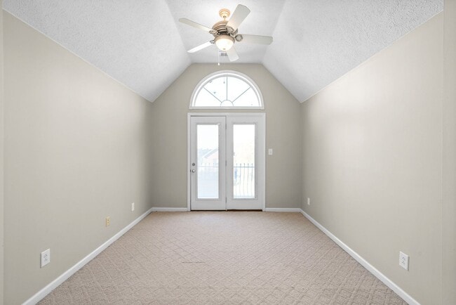 Building Photo - Pet Friendly Three Bedroom with Bonus!