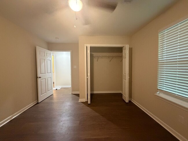 Building Photo - New Home! 4/2!