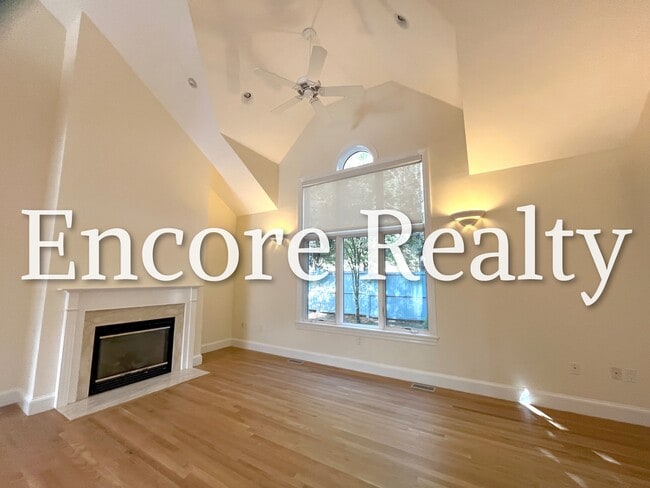 Building Photo - 906 W Roxbury Pky