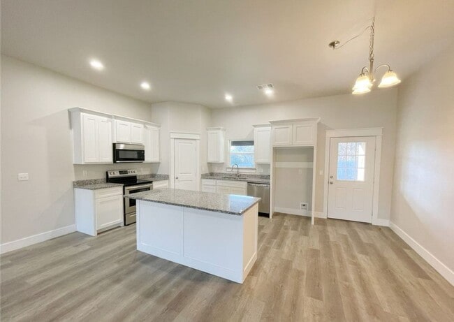 Building Photo - Amazing 4bd/ 2ba house in Silo School Dist...