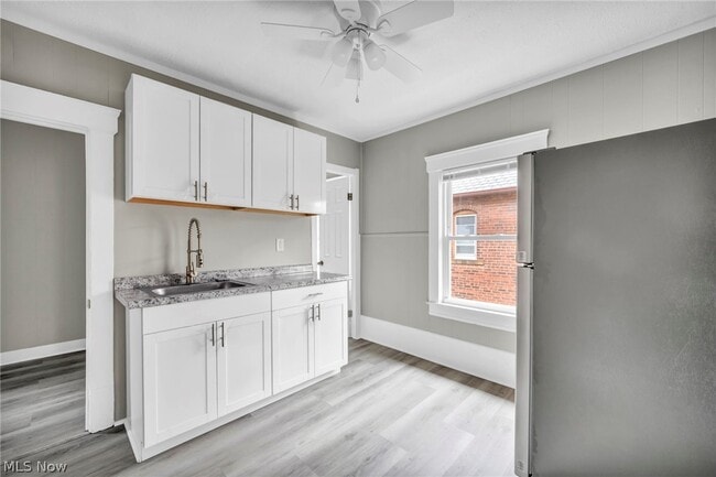 Building Photo - 2023 Robin St