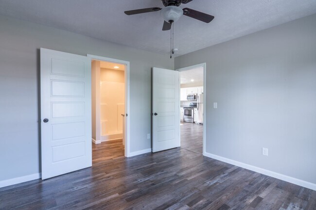 Building Photo - 725 Oak St