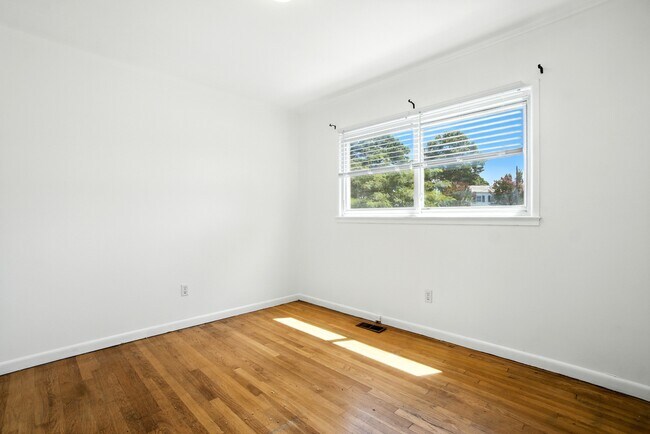 Building Photo - 1037 Randall Ct