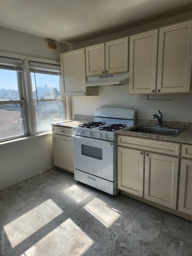 Building Photo - 49 Roger Ave