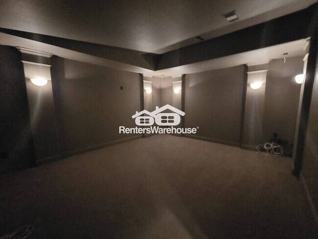 Building Photo - FOR RENT - MOVE IN READY in the highly sou...