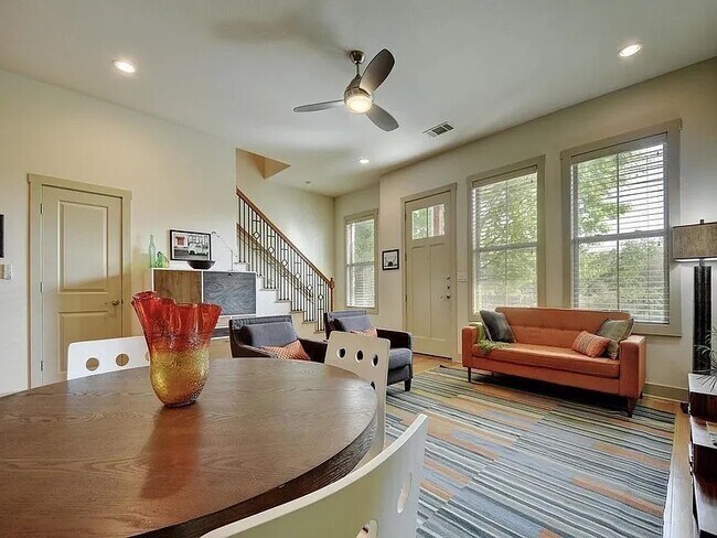 Building Photo - 2520 Bluebonnet Ln