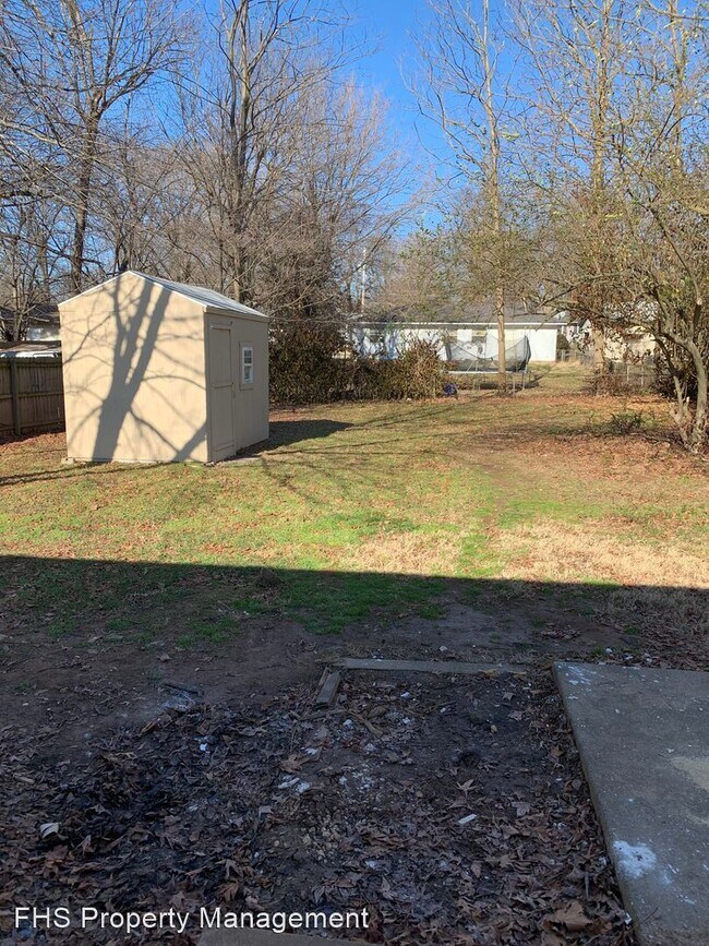 Building Photo - 3 br, 1 bath House - 1033 E Villa Marie