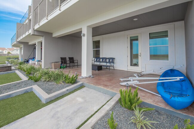 Building Photo - 14836 Granada Dr