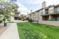 Building Photo - Beautiful 2 bedroom 2 bathroom with privat...