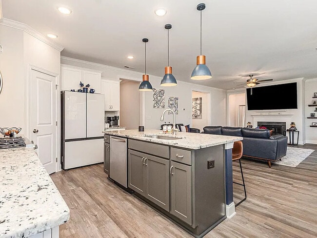 Building Photo - 300 W Amber Oak Dr