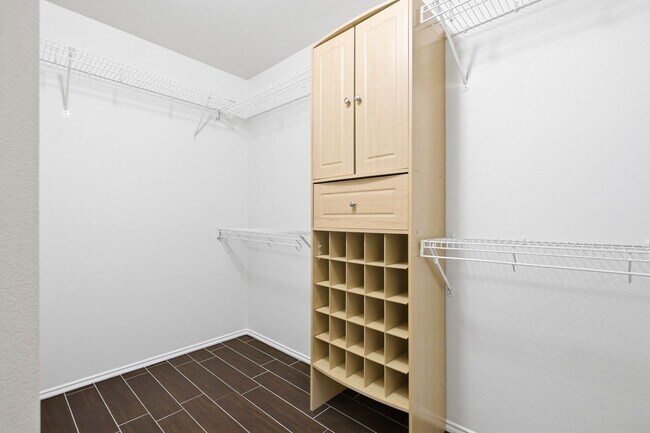 Building Photo - 1202 Sundrop Pl