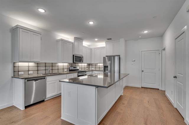 Building Photo - 611 Collier Dr