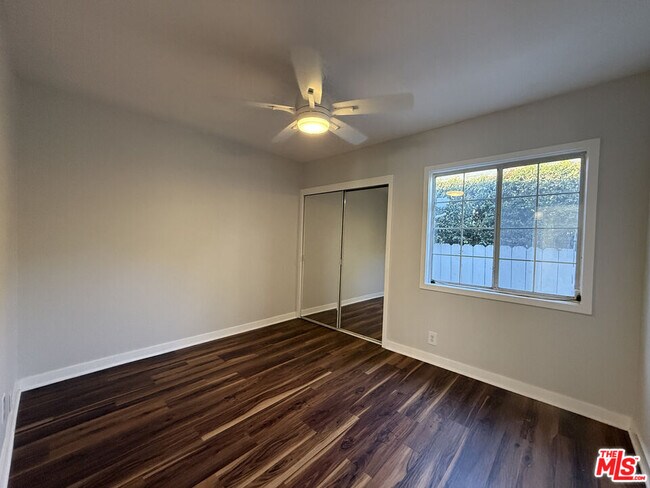 Building Photo - 2939 Oakhurst Ave