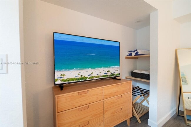 Building Photo - 312 SW 12th Ave