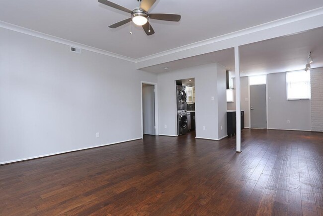 Building Photo - 5236 Memorial Dr