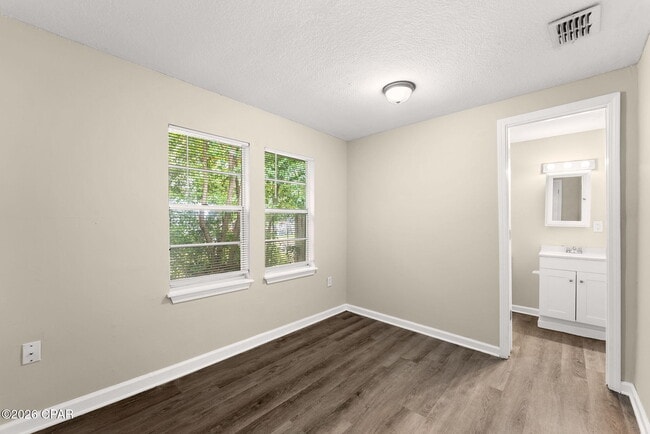 Building Photo - 119 College Ave