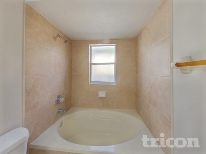 Building Photo - 9818 Dean Cove Ln