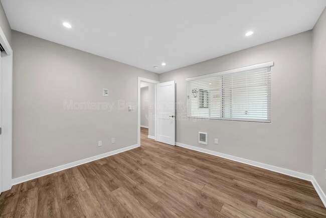 Building Photo - 250 Forest Ridge Rd