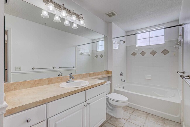 Building Photo - 9833 Baywinds Dr