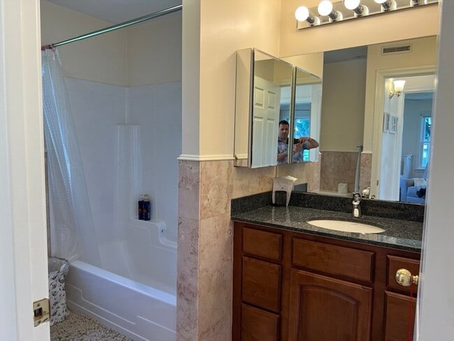 Building Photo - 11 Garrison Rd