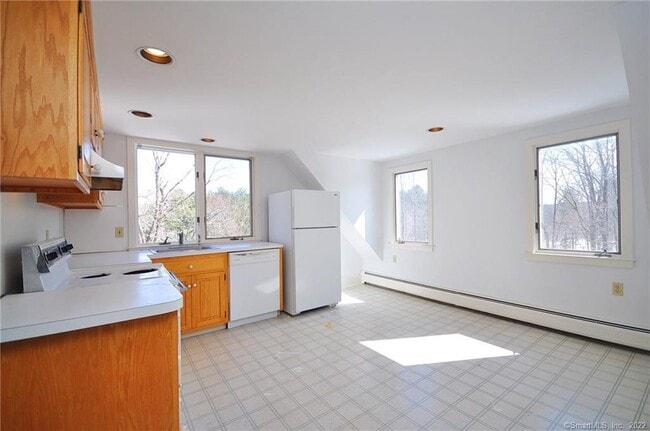 Building Photo - 387 South St